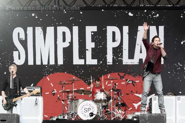 SIMPLE PLAN - 2011-08-28 - SAINT CLOUD - Domaine National - Grande Scene - 